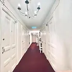 Senate فندق